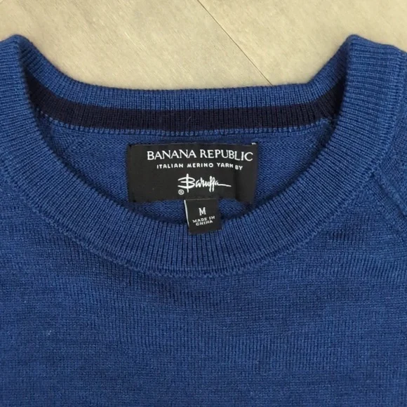 Banana Republic Crewneck Sweater - Picture 3 of 4